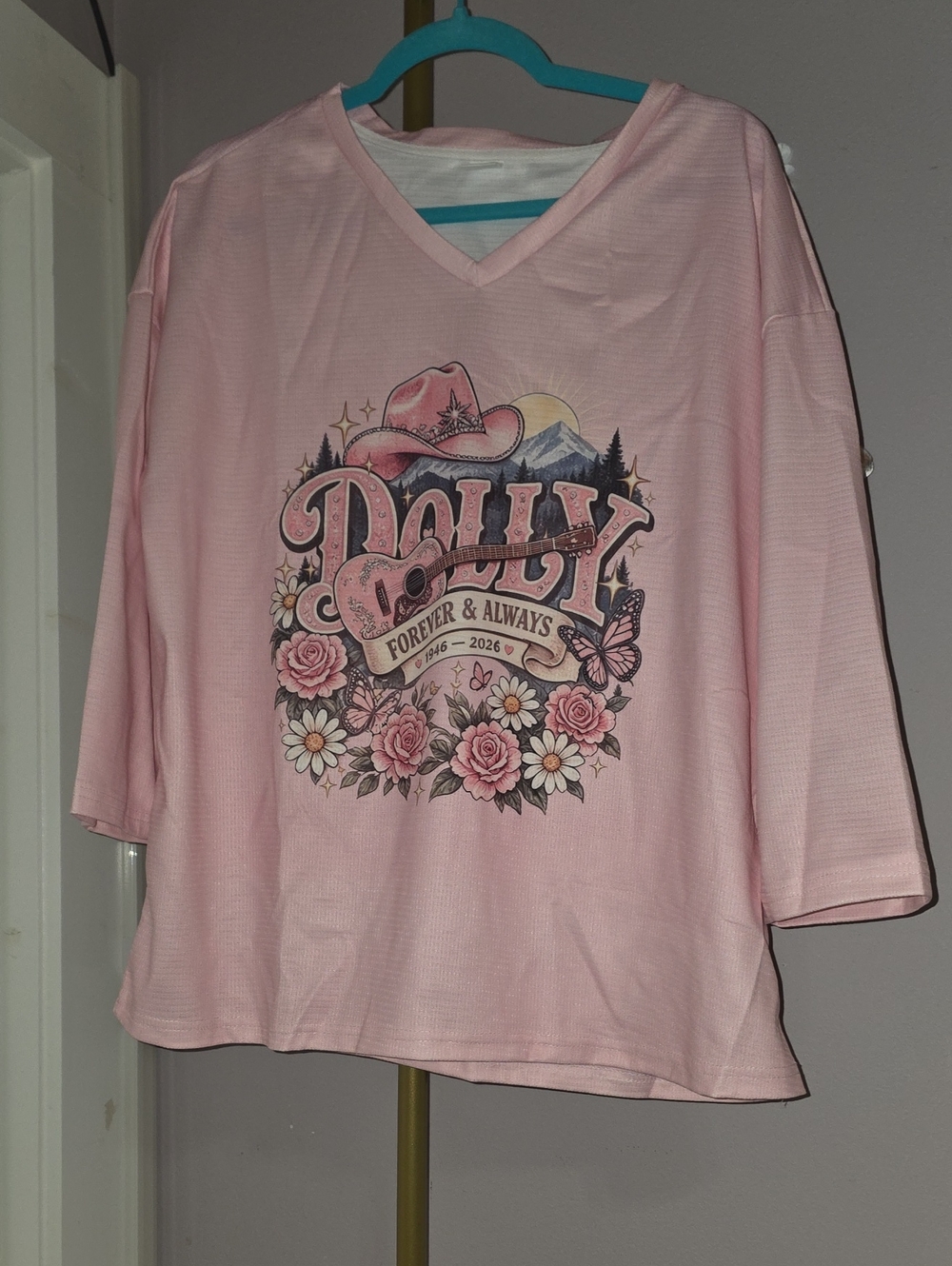 Dolly Light Pink V-Neck 3/4 Sleeve Graphic Tee Dolly Parton